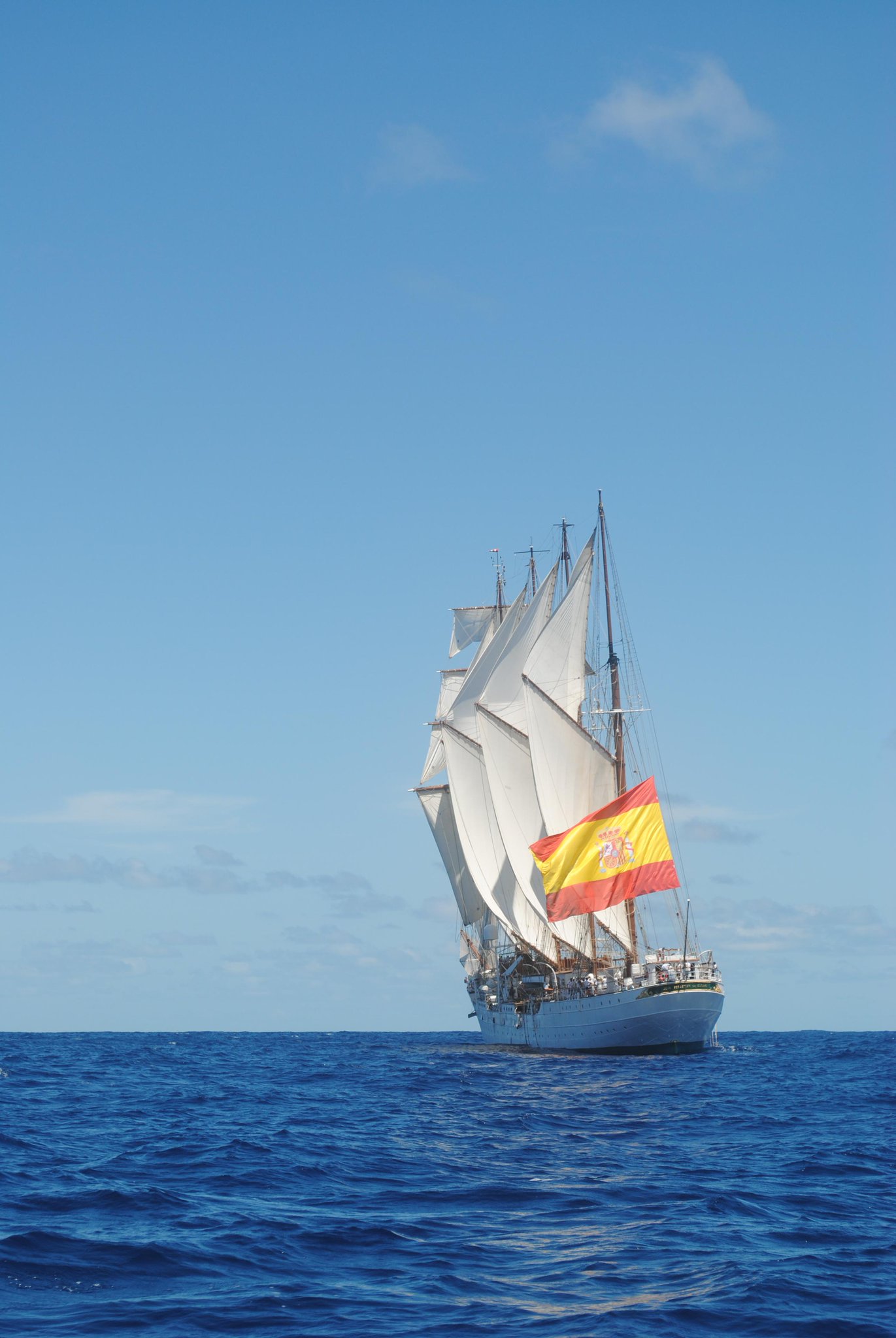 CFiawHoWAAAuXx0.jpg:large