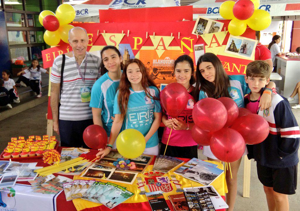 geovacordero's tweet photo. «Stands» de las Delegaciones  participantes #InterSek2015  Es más lo que nos une, que lo que nos separa...! http://t.co/UZWceSi6C4