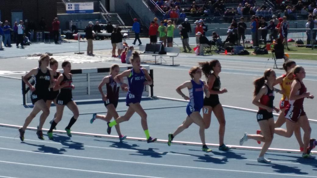 mocfvtf's tweet photo. Jaycee running 3000 right now http://t.co/8H8w99PuL6