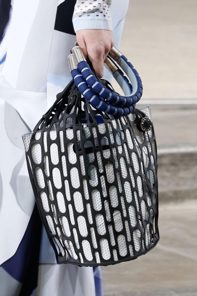 AlmaAlessandra's tweet photo. #styledetail #closeup #bucketbag @kenzo http://t.co/GzRxldlZnV