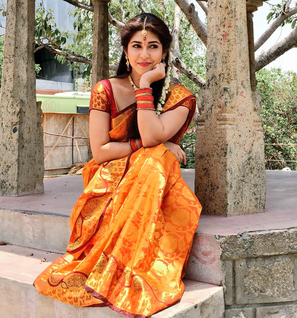 BSonarika's tweet photo. Kashmir ka pata nahi! Par main kanyakumari (:
New project, new look, new everything! 
love and good vibes needed! X's http://t.co/MzKF2v8ZXb