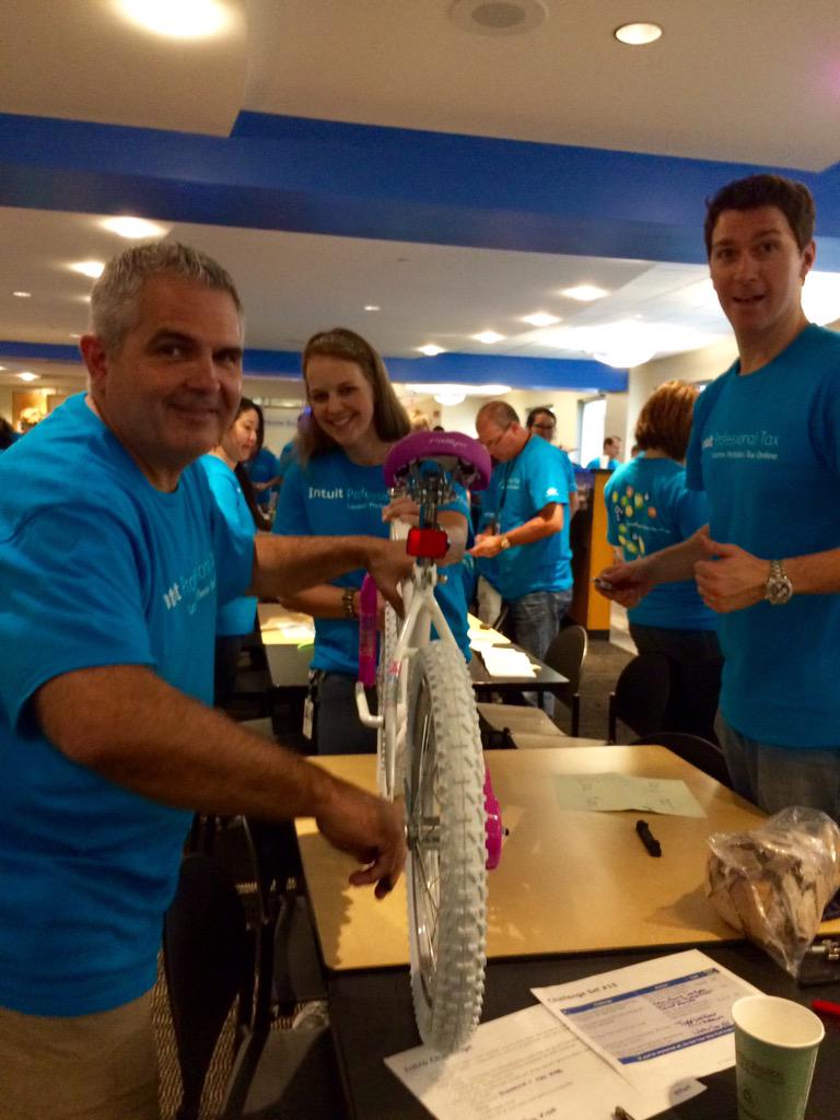 ApatelAsha's tweet photo. That's a hard working team #intuitunite http://t.co/Gn03OcAJj9