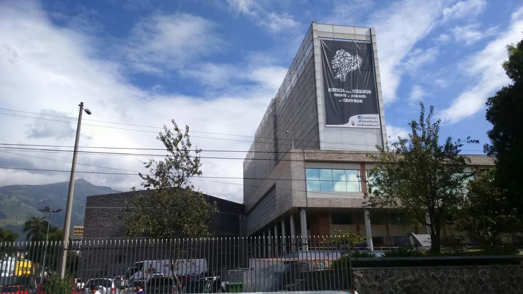 GabrielaEsPais's tweet photo. Hoy #AntiChevron presente en la @AsambleaEcuador. Todos a levantar nuestra voz por la dignidad y soberanía nacional. http://t.co/t5EH0MNrJ3