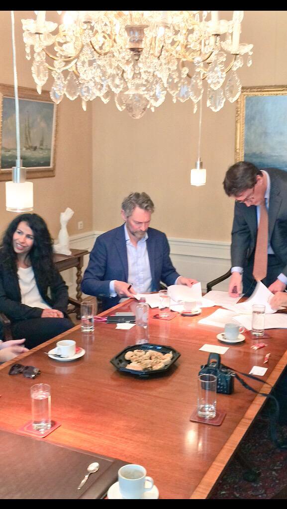 OfficialSafelet's tweet photo. #safelet has just signed agreement with investor Future Invest! http://t.co/gzuJssApR5