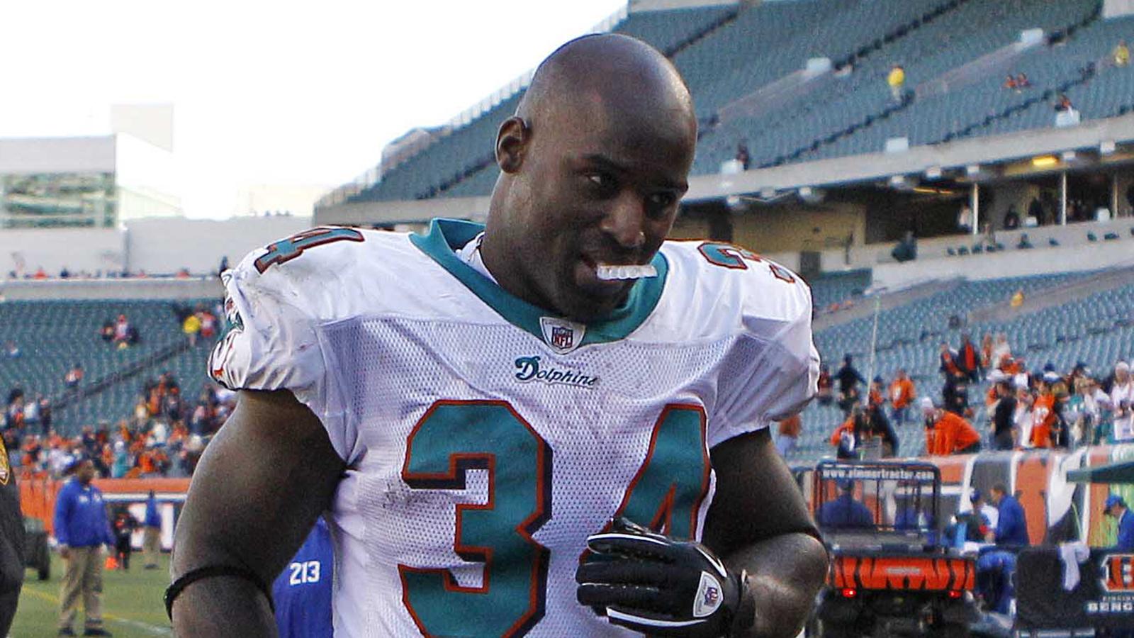 Happy 38th birthday to former and running back Ricky Williams! 
