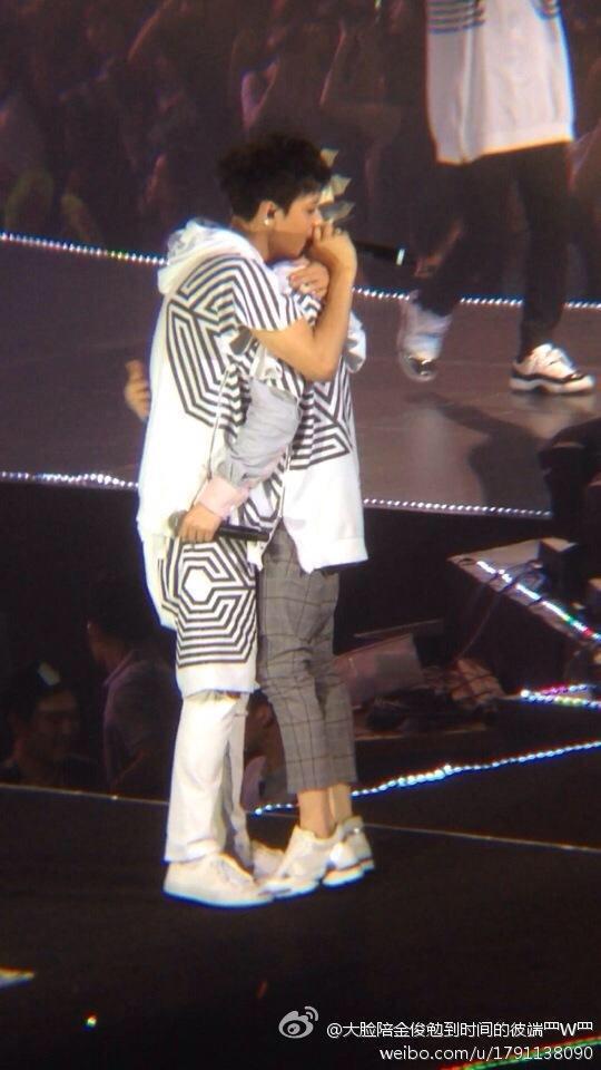 exoxo68's tweet photo. タオちゃんの大事な大事なオンマ

#HAPPYSUHODAY 
#준면아사랑해 
#준면아생일축하해 http://t.co/uht490FVQB