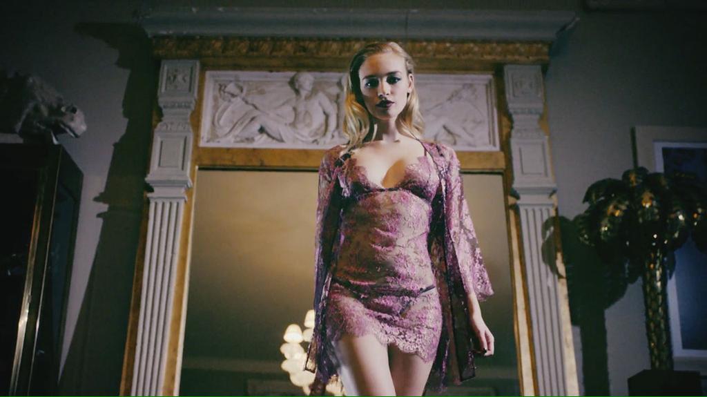 NadiaPersa's tweet photo. @CocoDeMerUK y  #thexfilm con @rankinphoto @TBWALONDON #erotic #erotismo #LenceríaParaSeducir https://t.co/38GlPy5PA3 http://t.co/dNnBFRFK9V