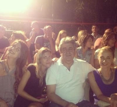 VasiliaDemer's tweet photo. @Demy_Official Xρόνια πολλά να χαίρεσαι την μανούλα σου ψυχή μ! Είστε η πιο ΥΠΈΡΟΧΗ οικογένεια #LOVE #PAPADEA #FAMILY http://t.co/lMStp10ncY