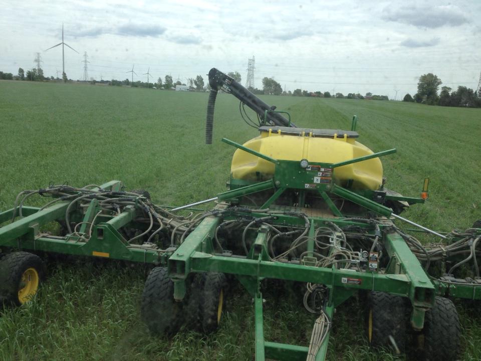 blake_vince's tweet photo. Planting it green! Where's the dust? Benefits outweigh the risk. #rootsnotiron http://t.co/Nfq2MvtpSy