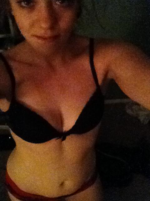 VictPeele's tweet photo. #xxx #RT Well Hello - meet sexy couples for SEX DATING - website: http://t.co/hRfouUPX3T http://t.co/vsiJPjCqzs