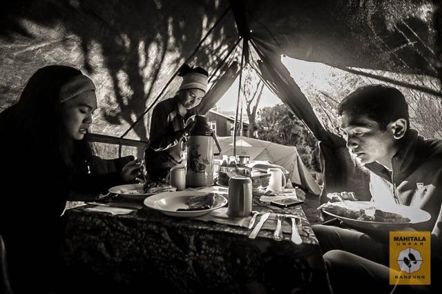 ina7summits's tweet photo. Pada pukul 13.55, Tim sampai di Shiea Camp dan langsung beristirahat untuk melanjutkan perjalanan ke Barranco Valley http://t.co/p8SVMBmInz