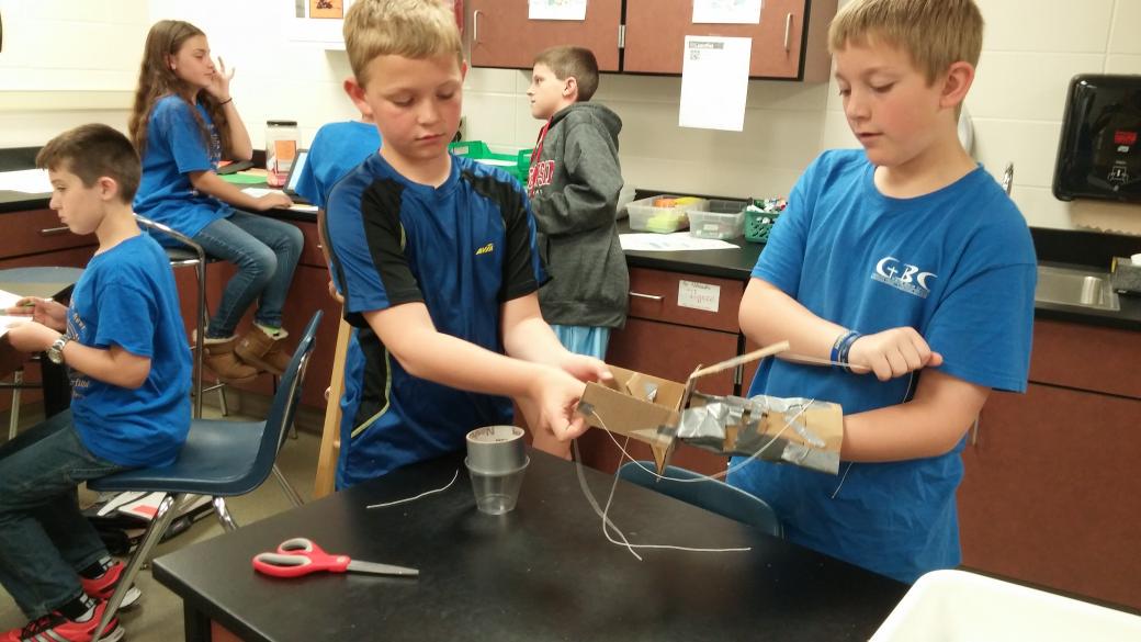 sherschwabby's tweet photo. We made mechanical hands #STEM @CGBSchools #makers #NASArobotics http://t.co/GdUeAq56BE