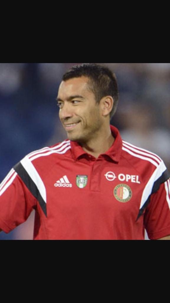 yesperkoerts_'s tweet photo. Zo de eerste wedstrijd van Van Bronckhorst! #heeFEY #InGioWeTrust http://t.co/0eq7oryvkJ