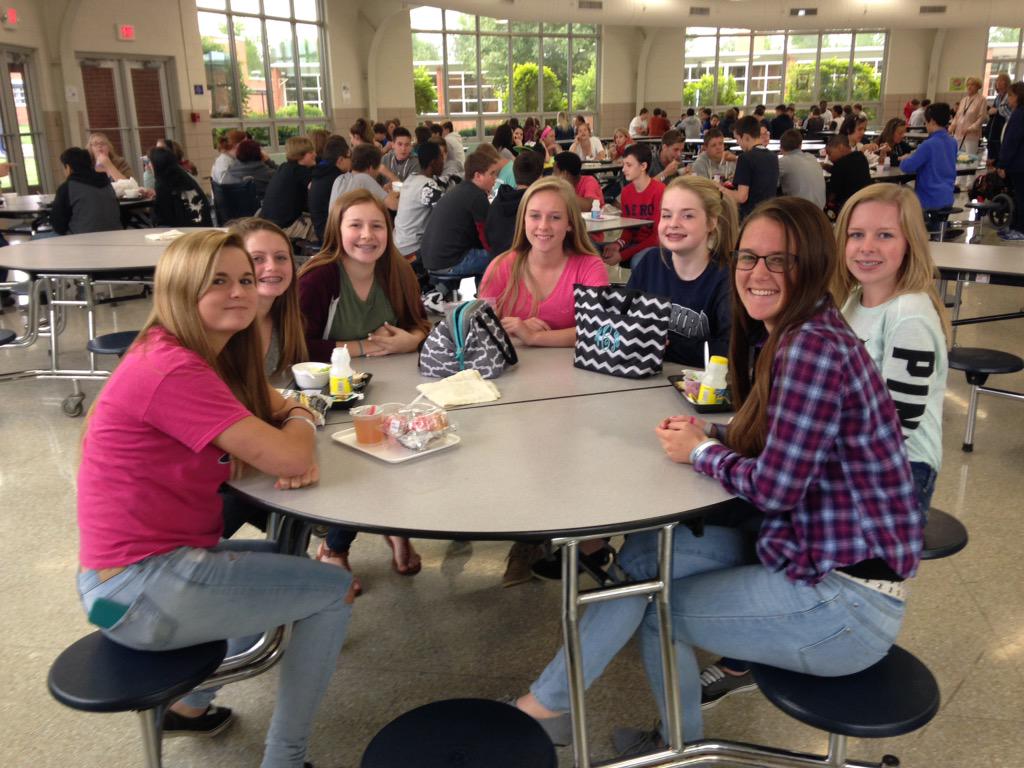 TrinityPetrey's tweet photo. mirror mirror on the wall who's the fakest of them all?
#THISTABLE http://t.co/OQ6t6JQEQm