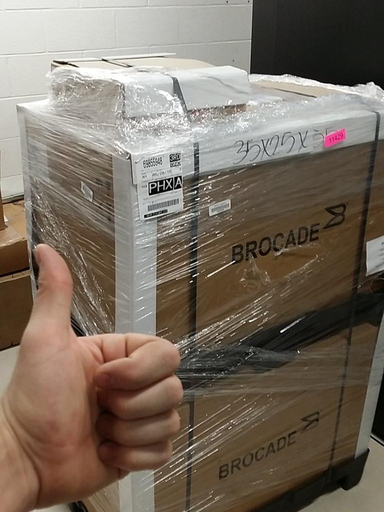 562uned's tweet photo. Just took delivery of a couple mlxe-8's #SDN @JayEtchings @ASU @Brocade http://t.co/3o1EalZKUd