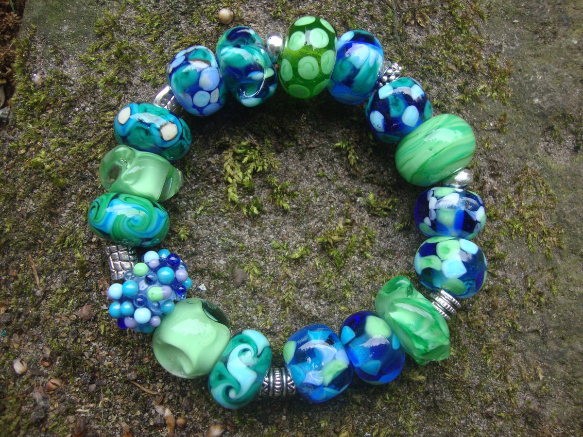 Druk met de voorbereidingen voor <a href="/KunstVolkspark/">KunstinhetVolkspark</a> - Enschede. Zondag 14 juni 11.00-17.30 uur. Ook deze armband mag mee