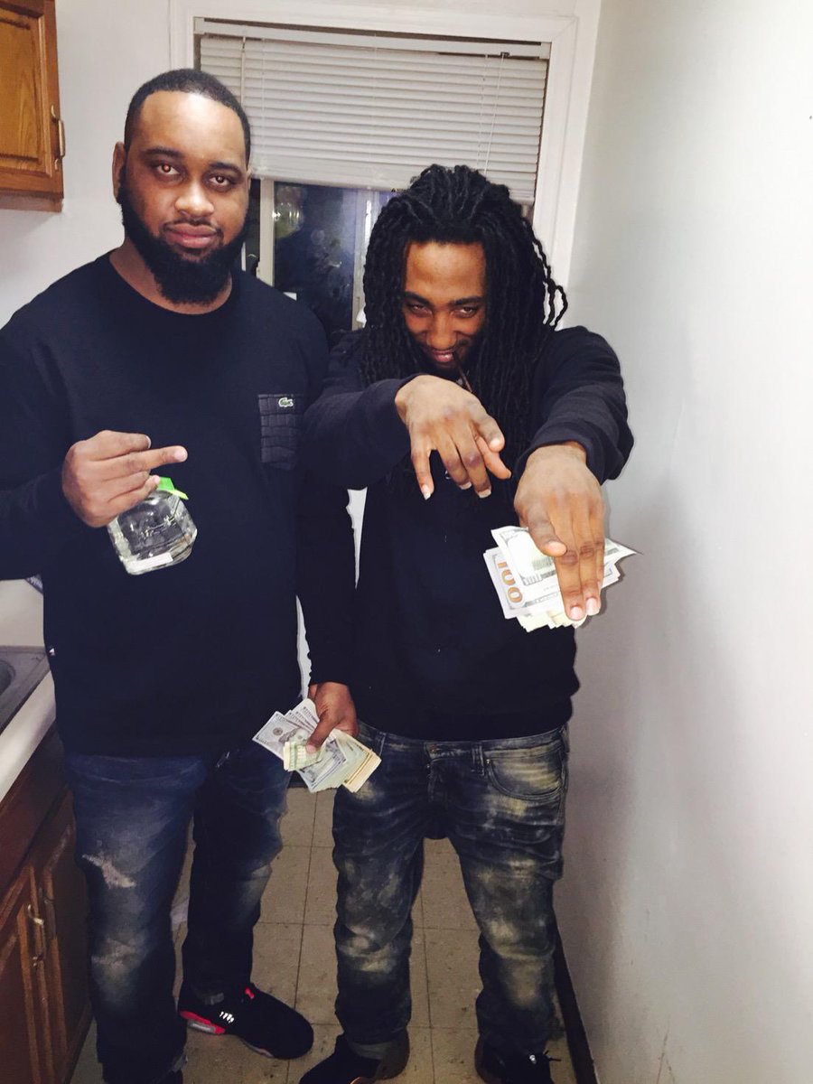 Hitman_1017's tweet photo. #meandmybrother #1017 #gloave http://t.co/FDgpcXOaja