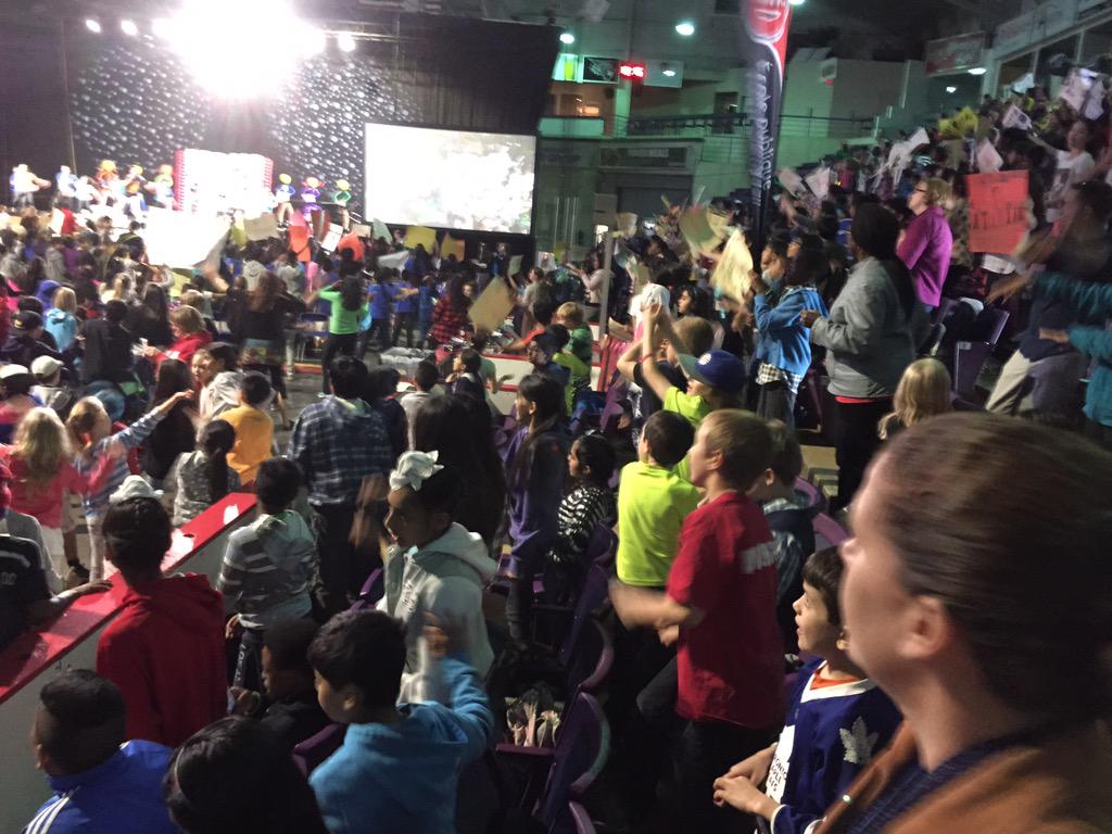 MrsBerry_Shaw's tweet photo. Just like a waving flag #PeelReads @Shaw_Hawks #ForestofReading2015 http://t.co/JtQaKesqOz