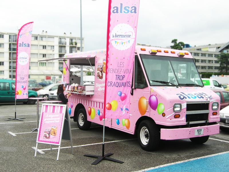 buzzeo_agency's tweet photo. C’est parti! Les 2 #foodtrucks #Kermesse #ALSA sont en #tournée dans toute la France. 1 mois de rdv trop craquants! http://t.co/59hdTNaBbR