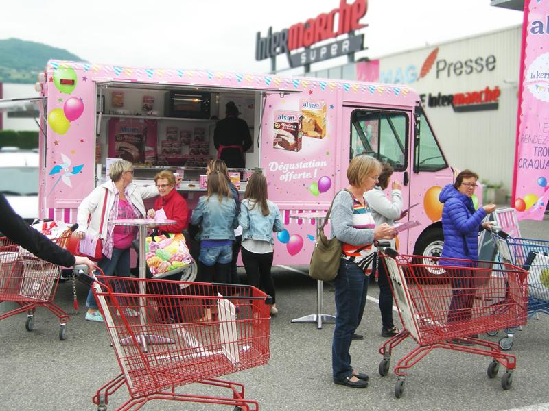 buzzeo_agency's tweet photo. C’est parti! Les 2 #foodtrucks #Kermesse #ALSA sont en #tournée dans toute la France. 1 mois de rdv trop craquants! http://t.co/59hdTNaBbR