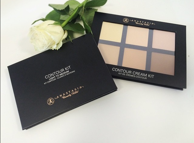 academy_makeup's tweet photo. Some lovely new products for our new students arriving on Monday... @ABHcosmetics #TAOM #welove #hellonewstudents http://t.co/yVLhVoLph9