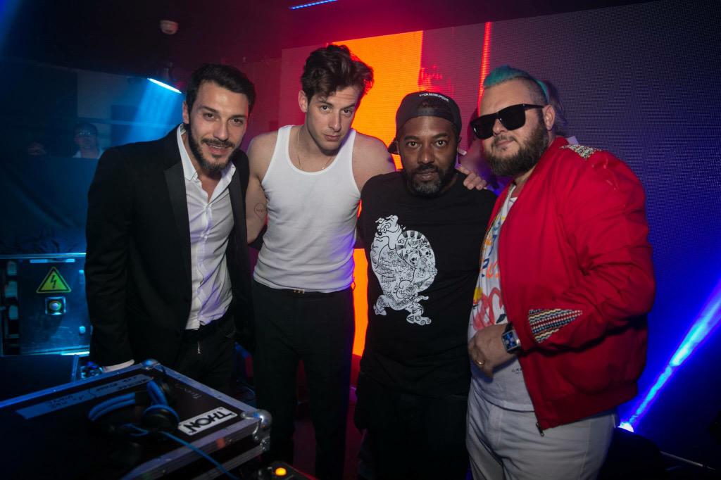 djnaughtyj_off's tweet photo. W/ @MarkRonson @cedric_russo @gregboust #VillaSchweppes @VillaSchweppes http://t.co/xKUgXxEOjy