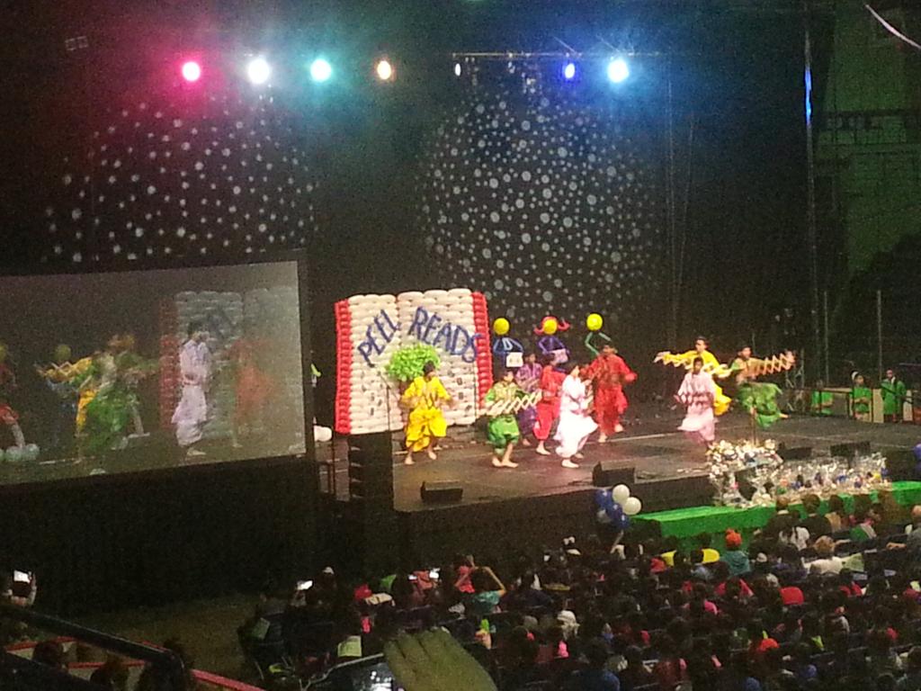 NatalkaFabro's tweet photo. Great entertainment continues! #ForestofReading2015 #PeelReads @CaledonEastPS @PeelSchools http://t.co/uR3jeihvrk