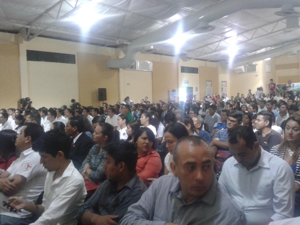 frangaray's tweet photo. Invitado como @imj_ss en el lanzamiento de la consulta nacional para la Política Nacional del empleo juvenil / INJUVE http://t.co/HVCsifgAPE