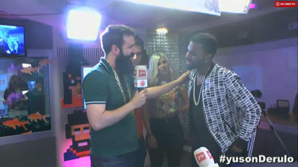 Azza_Matias1's tweet photo. #yusonDerulo increible en @vodafoneyu http://t.co/fnCxQ8VodB