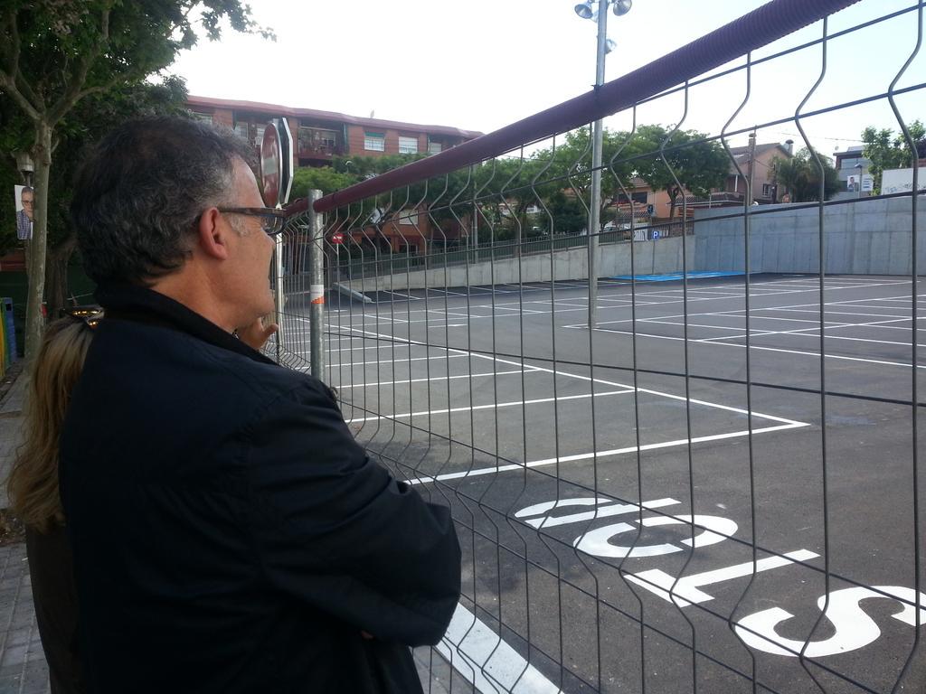 perepares's tweet photo. Visitant aquesta tarda el parking públic gratuït a punt d'acabar les obres. Una gran millora pel MasnouAlt #elmasnou http://t.co/N4tjIAtcub