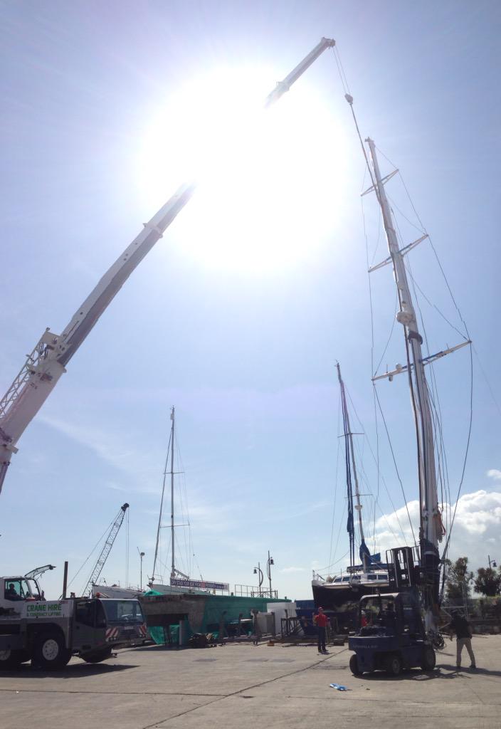 endeavourquay's tweet photo. Big mast needs a big crane. @allspars @VortecMarine @endeavourquay @OysterMarine @GosportMarineSc @yachtiepedia http://t.co/0o0y8uPOZs
