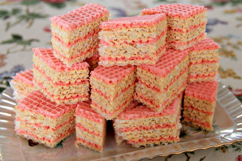 wyfdip's tweet photo. @suhodip HAPPY BIRTHDAY DEAR (whispers I found it online. But that's the cake I usually make. It's a waffled cake) http://t.co/14cSI9QV0A