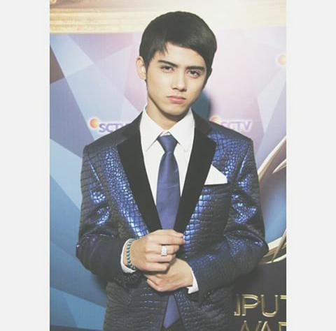 AlicioussWorld's tweet photo. Bukan cuma pangeran vampire tp pangeran hati ALICIOUS jg ;) http://t.co/f9omnpNy9e