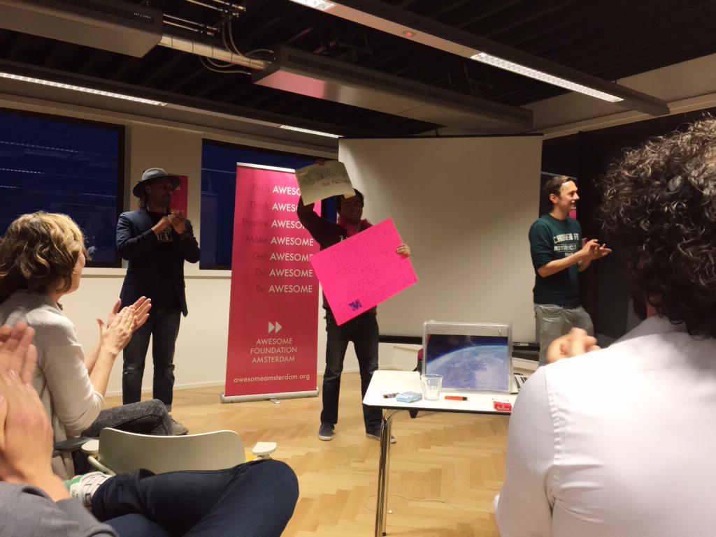 FranciscaKapar's tweet photo. Tonight: voted for this smart guy (18 yr) who wants to send a helium balloon into space, w/ camera+gps. He won €1K.🎓 http://t.co/Fx0dN6pwJZ
