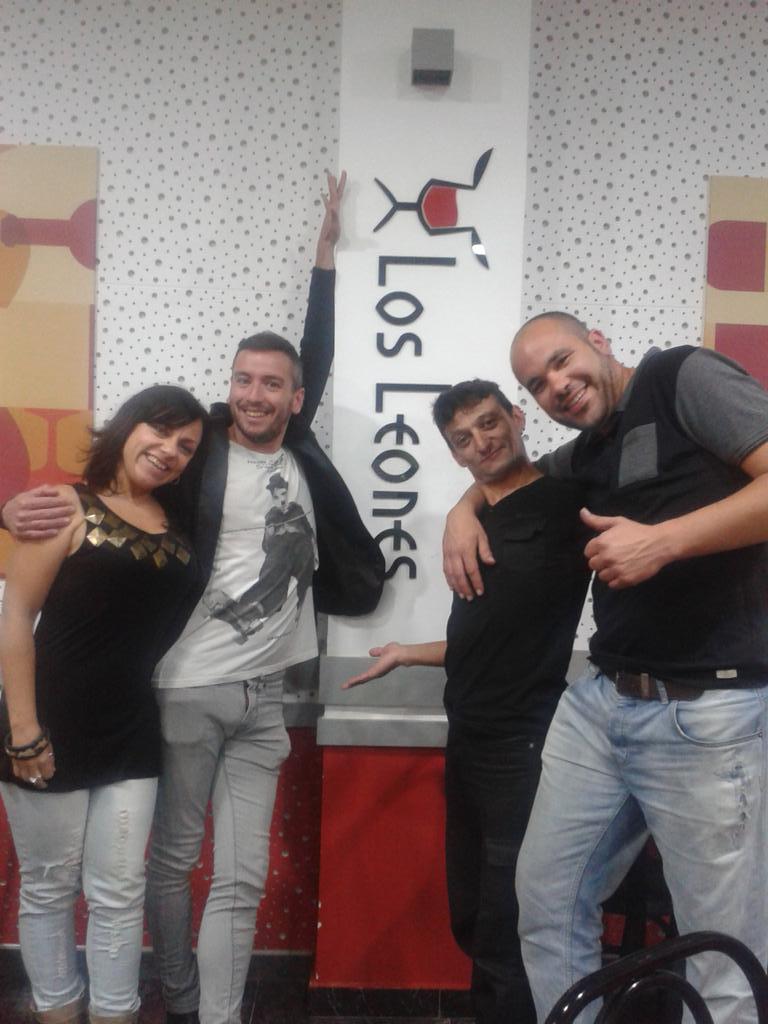 edu_mono's tweet photo. Gran noche de monólogos en @LosLeonesElda #sax #elda #petrer #alicante #monovar #villena #novelda proximamente más! http://t.co/SeI07l4OcW