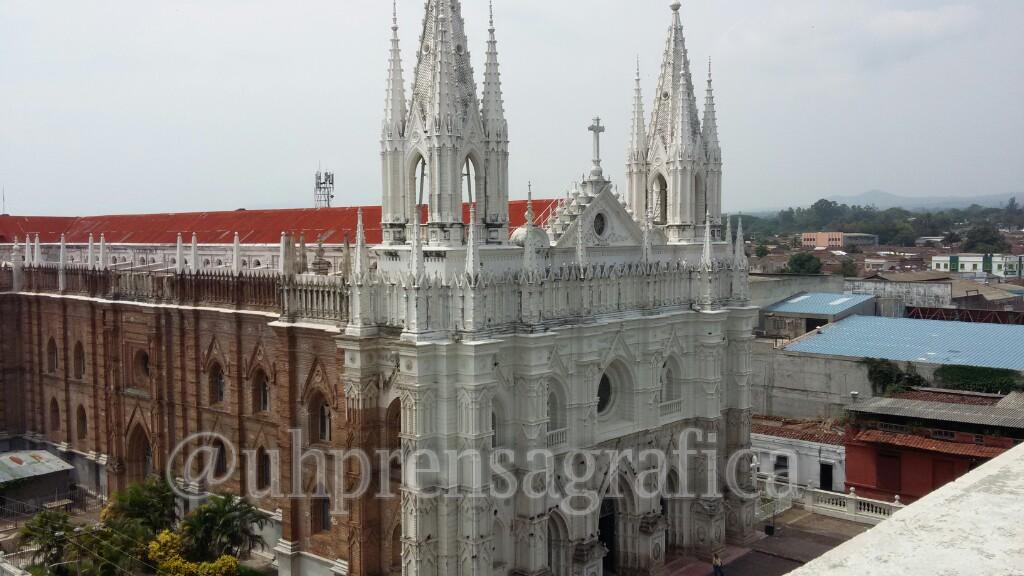 prensagrafica's tweet photo. Catedral de #SantaAna, el templo católico más importante de la cabecera departamental. http://t.co/t3M2ltVlw2