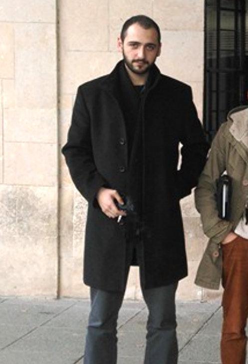 Ankara'da bıçakla arkadaşlarımızı yaralayan SELÇUK ULAŞ isimli faşisti teşhir ediyoruz. Yüzü, şekli, şemali budur!