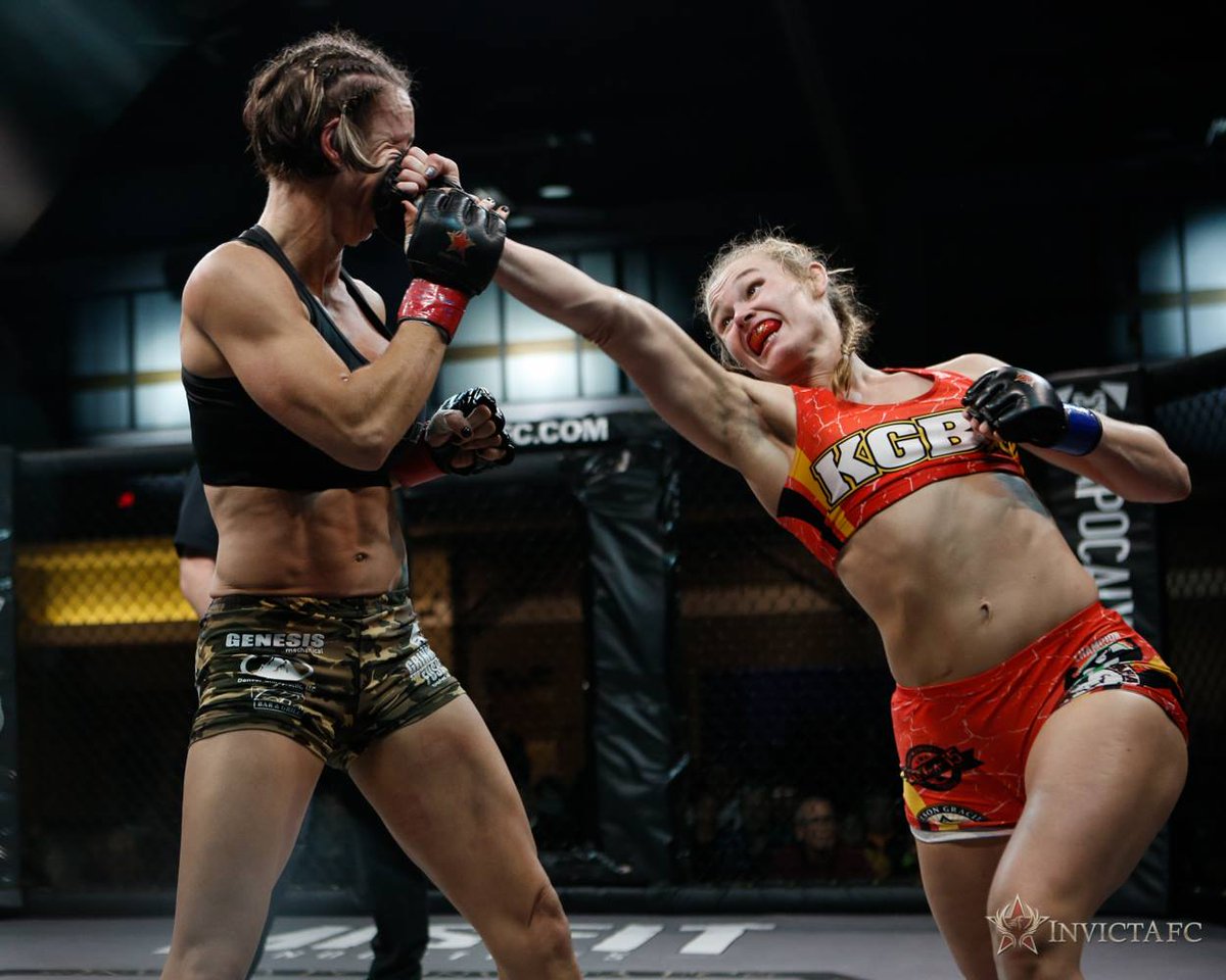 SusanCingari's tweet photo. #TBT AndreaKGBLee lands a perfectly timed punch at #InvictaFC9 http://t.co/lTy6mjBwz7