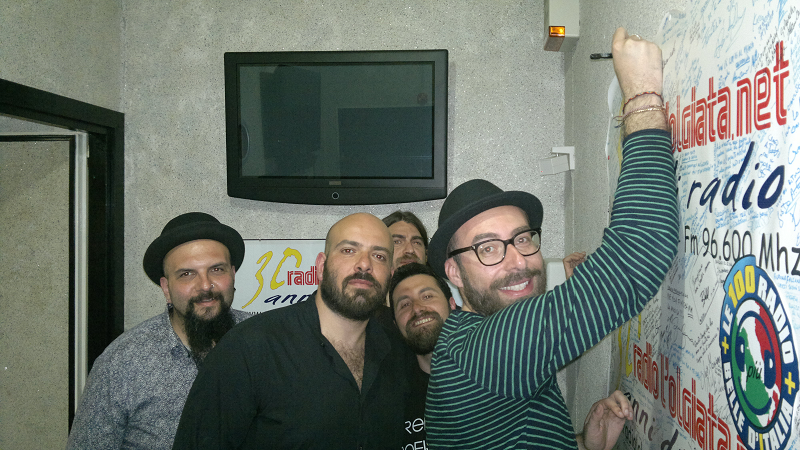 RadioLOlgiata's tweet photo. PuntinEspansione @PUNTInESPANSION Immagini #proibite del dopointervista - Fm96.6 Roma http://t.co/OtHjnnEgvN Phone http://t.co/eR0YUmlYWv