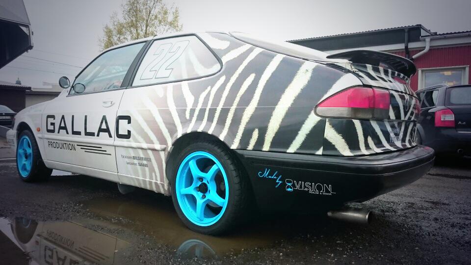 stalljeda's tweet photo. Nu är banracingbilen klar för start. På lördag kör vi! #SDC5000 #visionracing #visionreklam http://t.co/vXk5UxRpOl