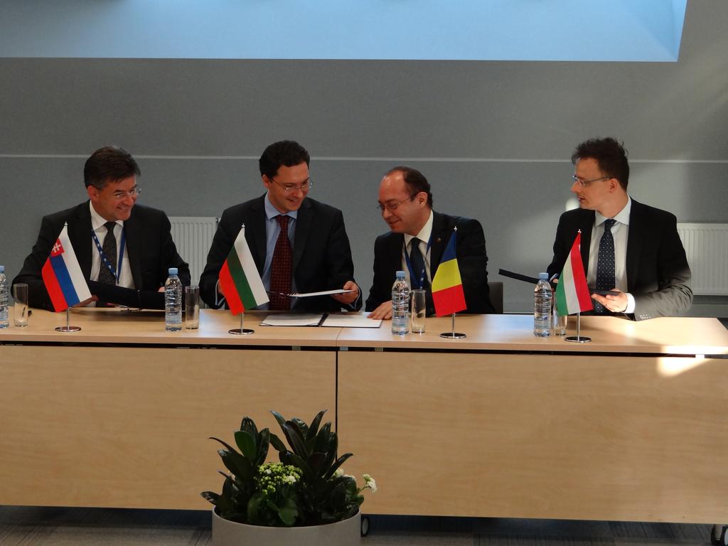 MiroslavLajcak's tweet photo. #Slovakia #Hungary #Bulgaria #Romania signed in Riga Memorandum on interconnecting existing gas supply infrastructure http://t.co/r89kXUHtd6
