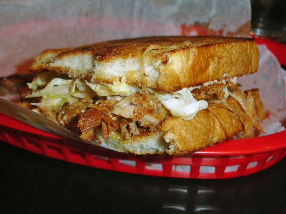 Looking for a hip #dive bar, with #deliciousfood in #SanFran? Hit up #TheBrokenRecord bit.ly/1E3aTkZ