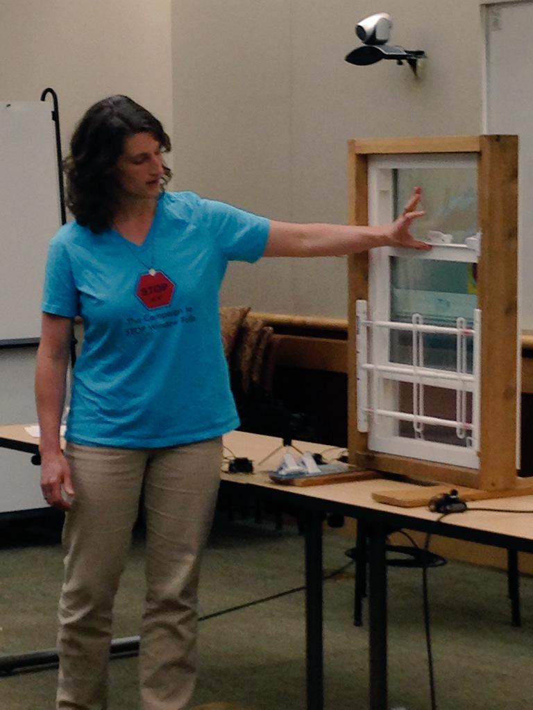 UWMedicine's tweet photo. Open window @ 4in, using a window stop. Or use a window guard if you want entire window open. #WindowFallPrevention http://t.co/KOoQLgpX9C