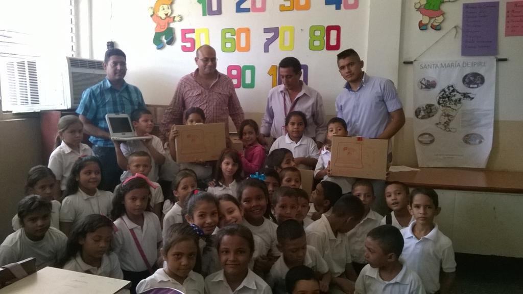 fundabitguaric2's tweet photo. 246 Niños/as reciben portátil Canaima en Santa María de Ipire
 + poder para el Soberano #4AñosDandoLaBatallaEnRedes http://t.co/kMWG22slUV