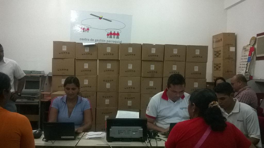 fundabitguaric2's tweet photo. 246 Niños/as reciben portátil Canaima en Santa María de Ipire
 + poder para el Soberano #4AñosDandoLaBatallaEnRedes http://t.co/kMWG22slUV