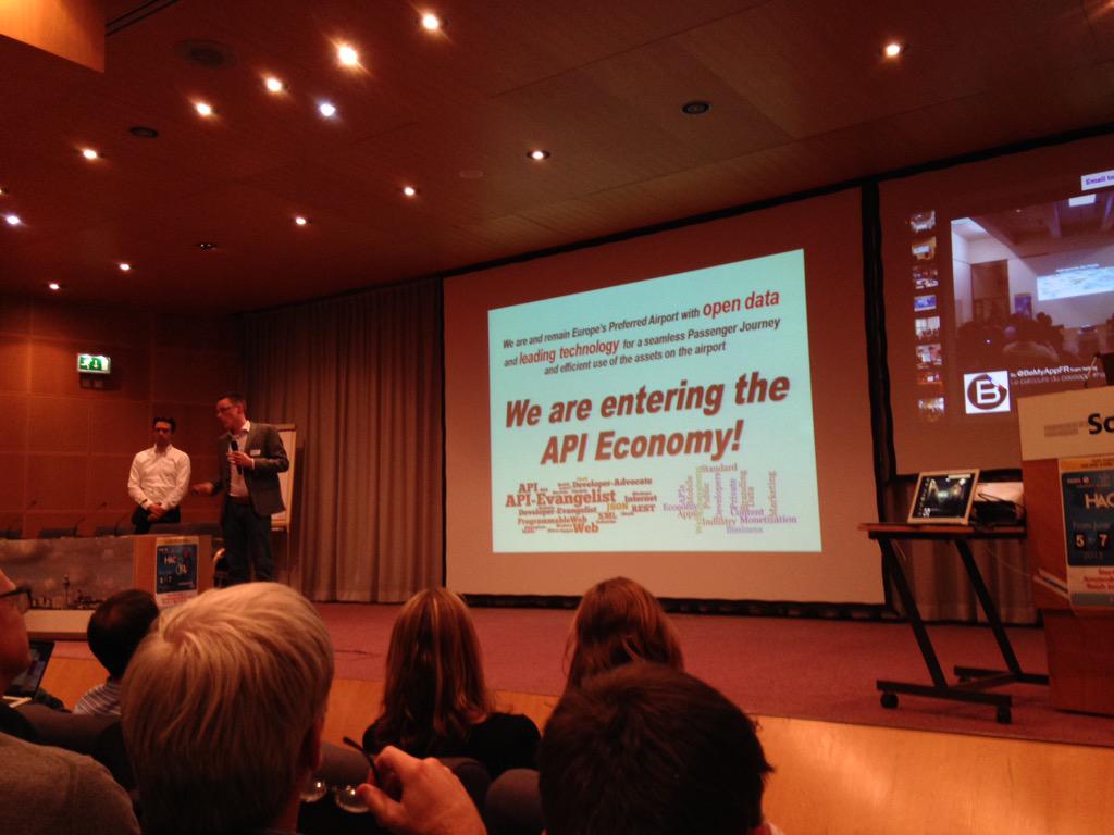 pimknops's tweet image. Very cool to see @Schiphol entering the API Economy and open up their data #hackandfly