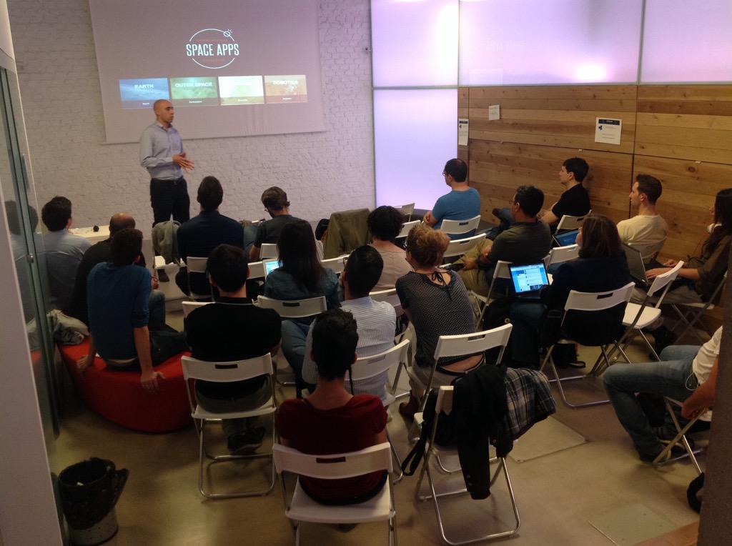 veronica310821's tweet photo. @uxjose @EnriqueITE #meetup #movilidadbluemix #mobile nos cuenta como gano #SpaceApps2015 hackathon con #bluemix http://t.co/lHee7NIeGU