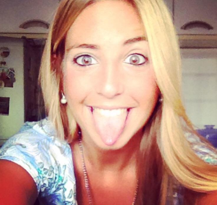 camiladubarry's tweet photo. Así, con esta cara, voy terminando esta feliz semana 👻 http://t.co/3TR2IOYELW