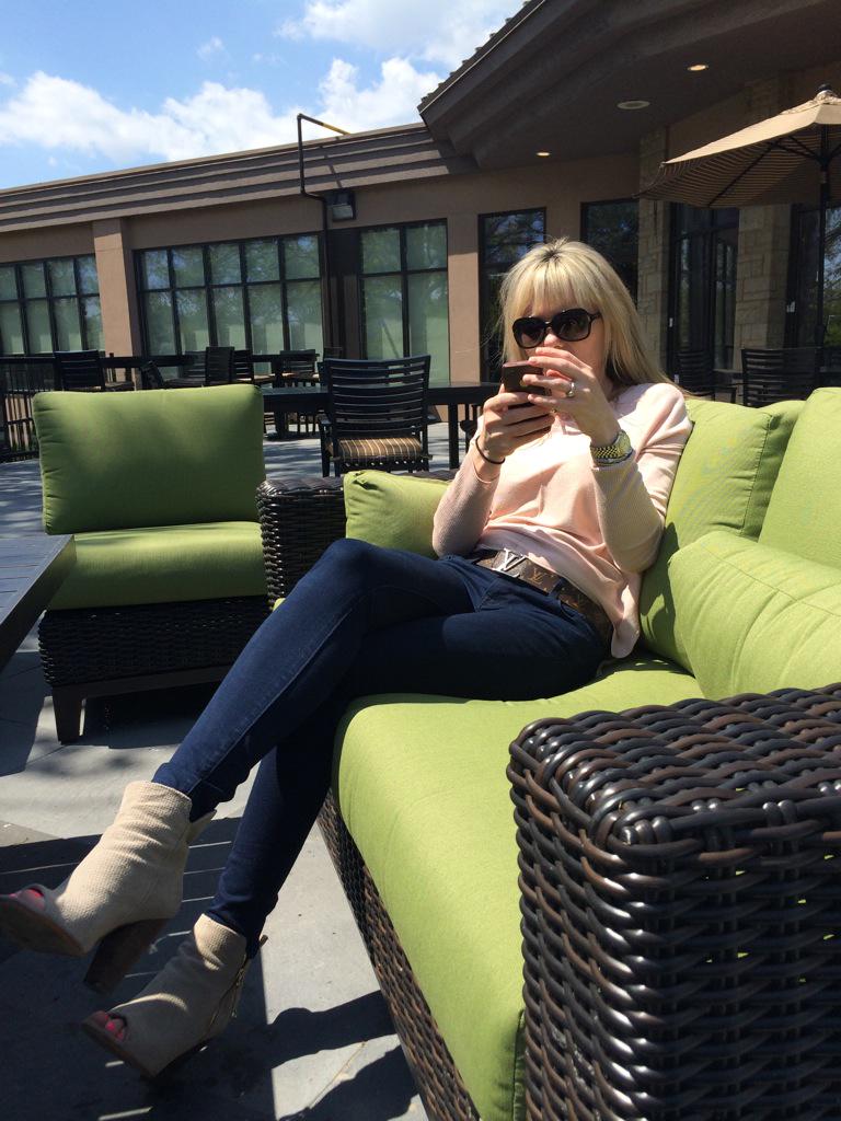 MoniqueCharette's tweet photo. Oh no....we found the lounge chairs!#notsoquicklunch #ifyouneedus #youknowwheretofindus @stgccGolf @AnnaSafe http://t.co/GbQgbsIQty