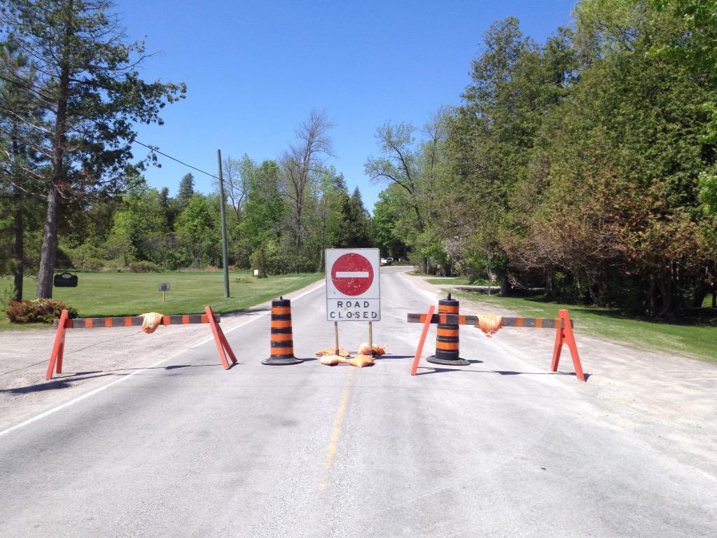 HaPerkins's tweet photo. County Rd. 32 north of the city is closed between CR 33 and Hickey Rd. is for an OPP investigation #ptbonews http://t.co/9zSxZcxgLR